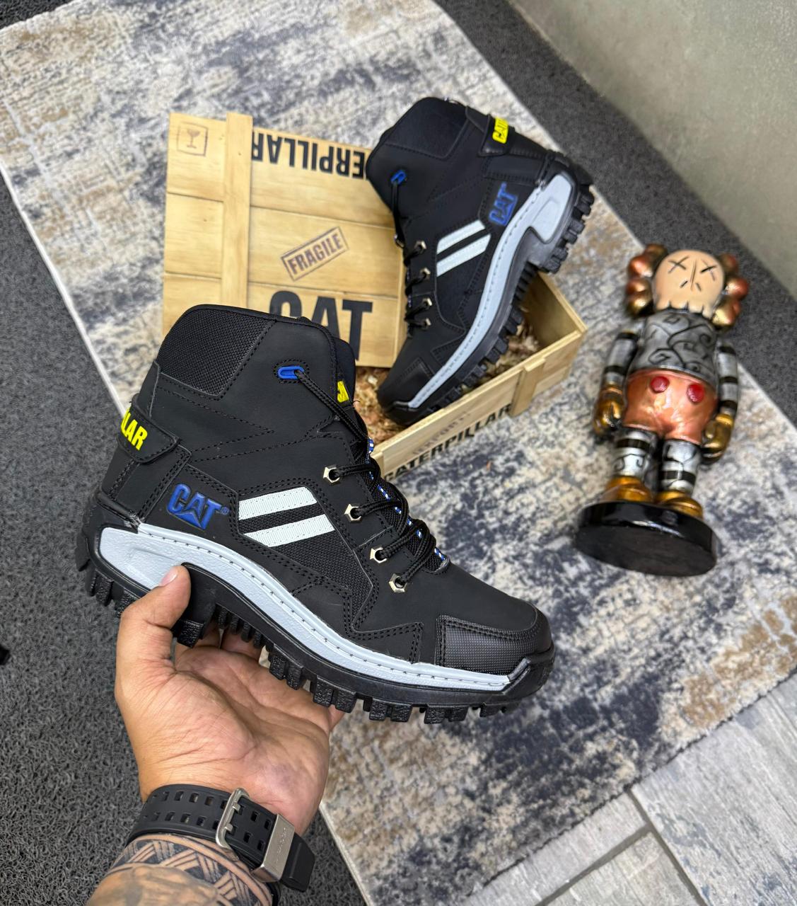 DELUXE CAT INVADER: Estilo Industrial y Confort Premium